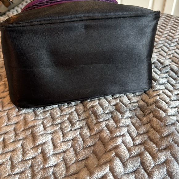 Younique Make up bag - Picture 3 of 7